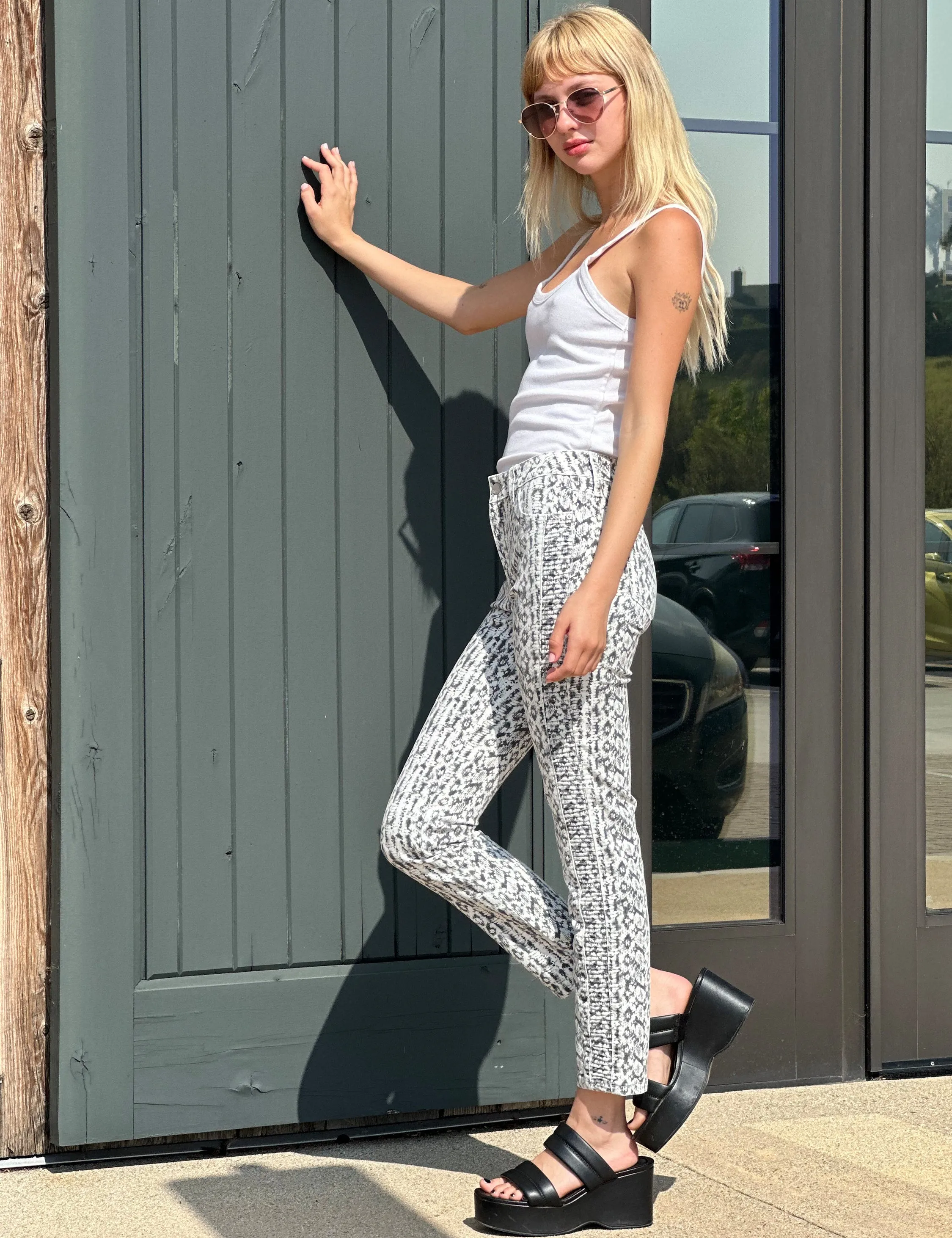 Fay Mid Rise Ankle Jeans
